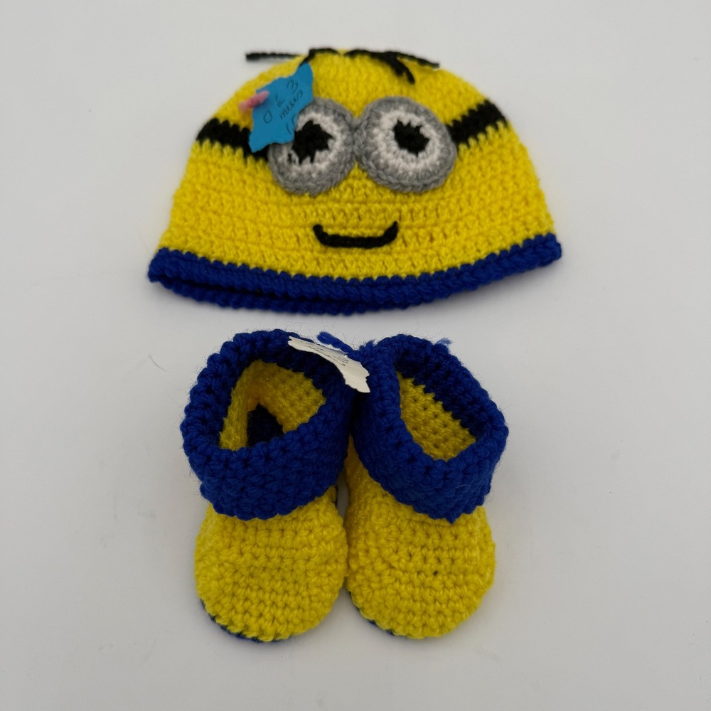 Handmade‎ Crochet Baby Minion Beanie Hat and Booties Set Yellow Blue 0-3 Months
